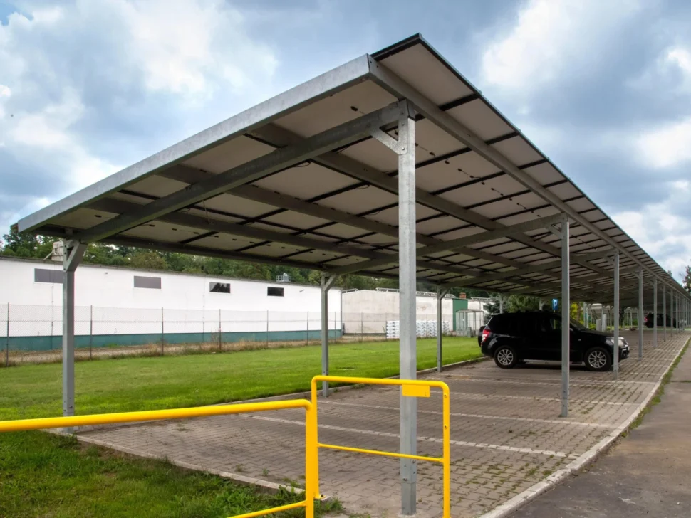 Solární přístřešek pro firmy